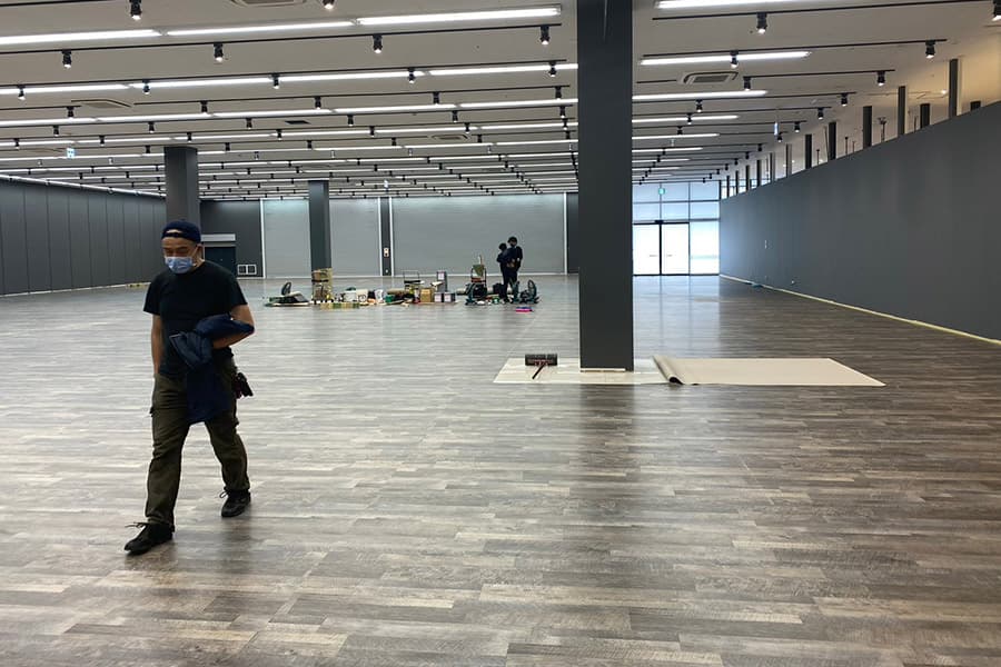 PCデポ 新規店舗内長尺シート貼り工事