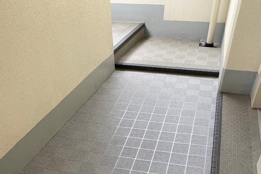 マンション EV前改修工事 防滑シート貼り